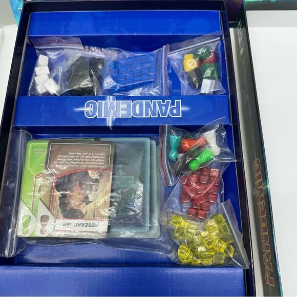Pandemic Z-Man strategy board game all pieces present - Picture 4 of 4